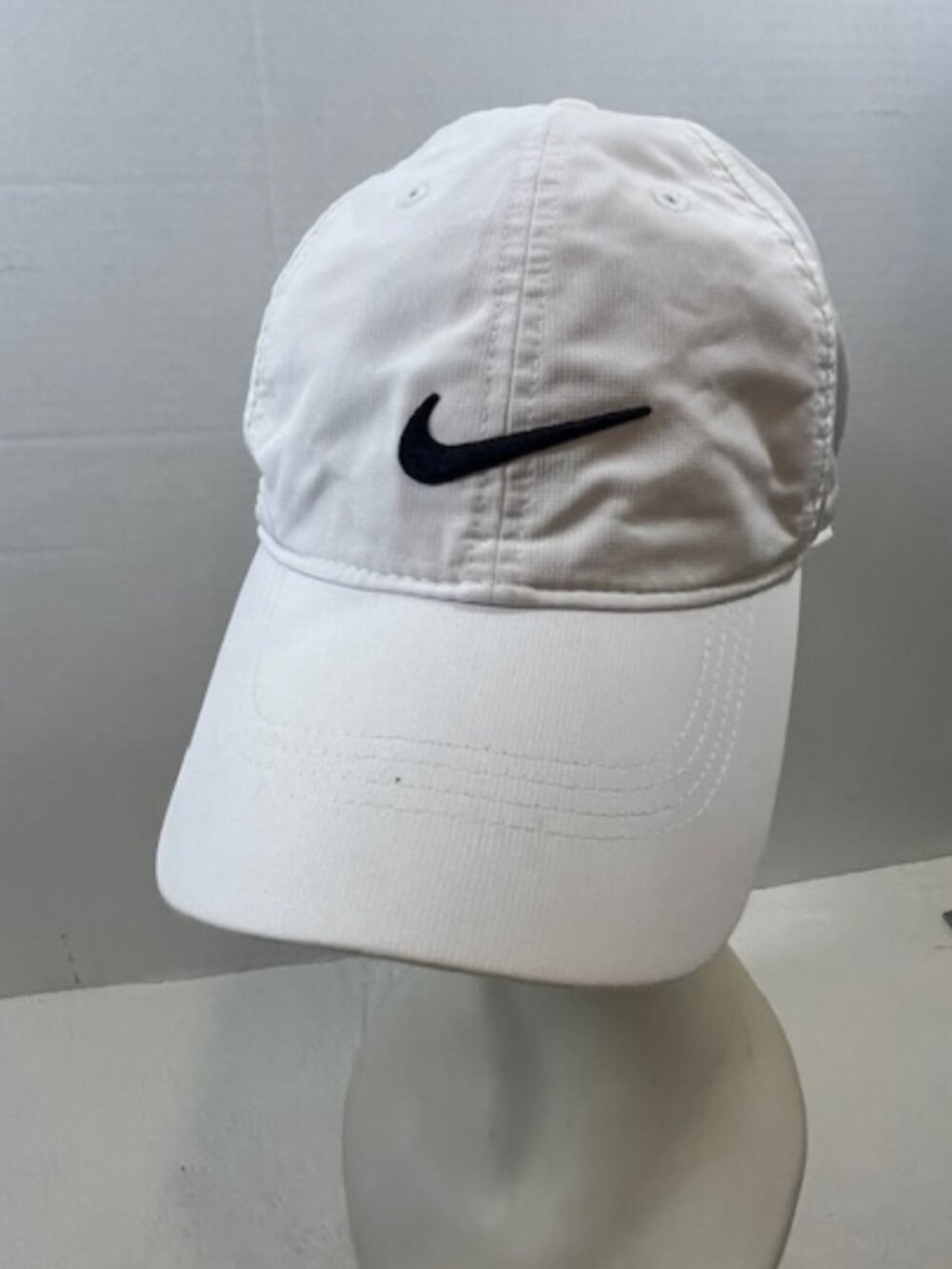 Nike DriFIT Legacy91 White Golf Running Tennis Cap Logo Hat Velcro Adjustable OS